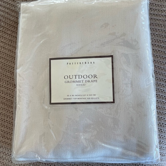 Pottery Barn Outdoor Grommet Ridea, 50 x 96 inches/ 127 x 243 cm. Never used. - Picture 10 of 10